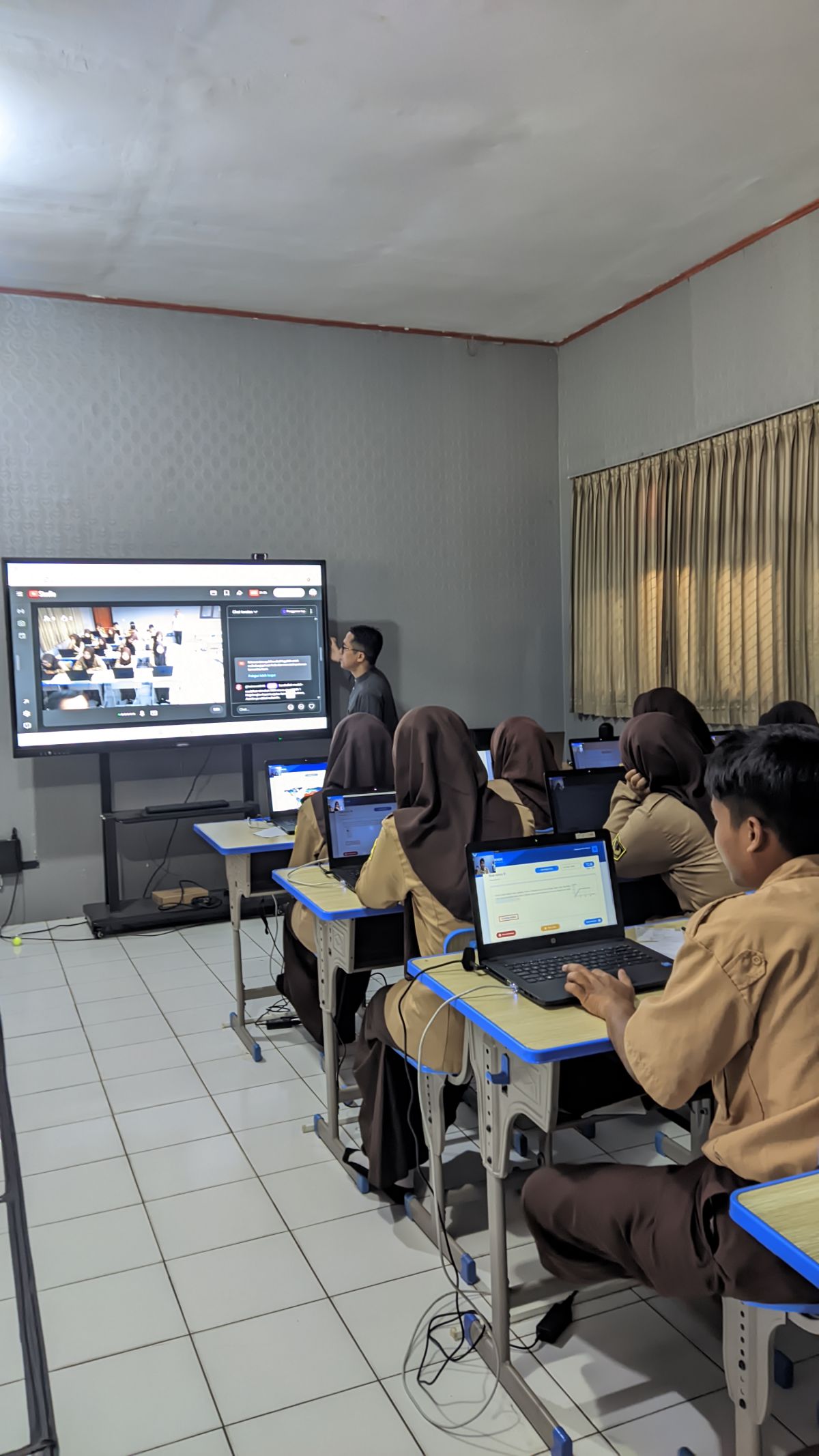 Siaran Langsung Kegiatan Sekolah